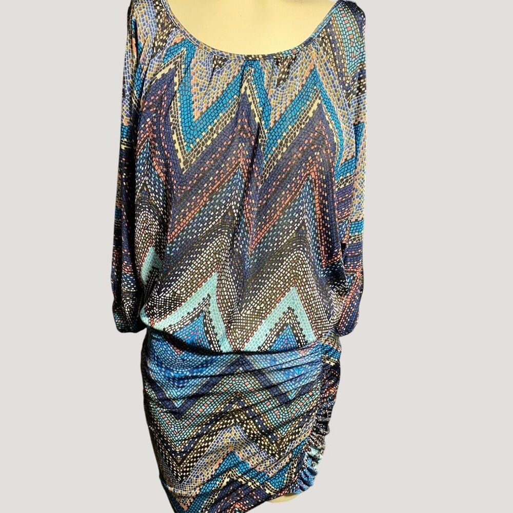 Soprano Dress Size Medium Bodycon Multicolor Chevron Print Cold Shoulder